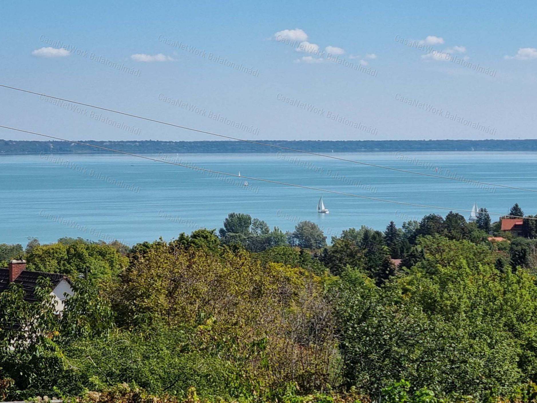 Eladó családi ház balatoni panorámával Balatonalmádiban!