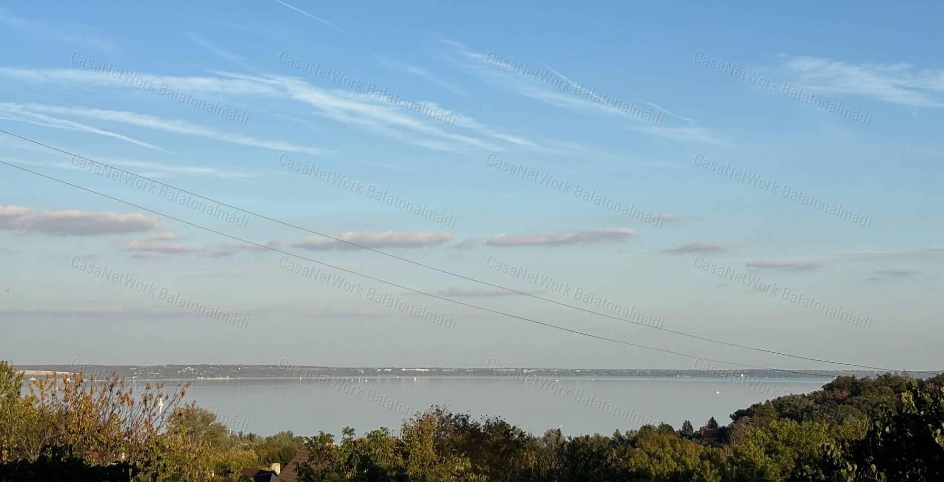 Eladó családi ház balatoni panorámával Balatonalmádiban!