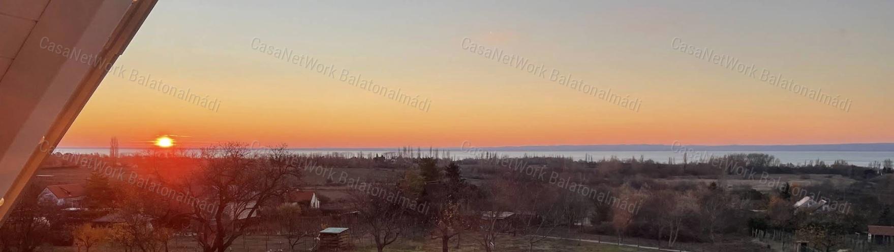 Építhető balatoni panorámás birtok eladó Lovason