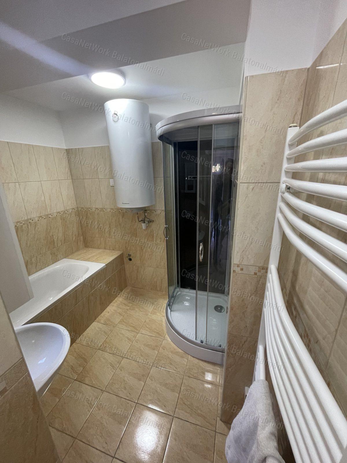 144 m²-es ikerház 600 méterre a szabadstrandtól