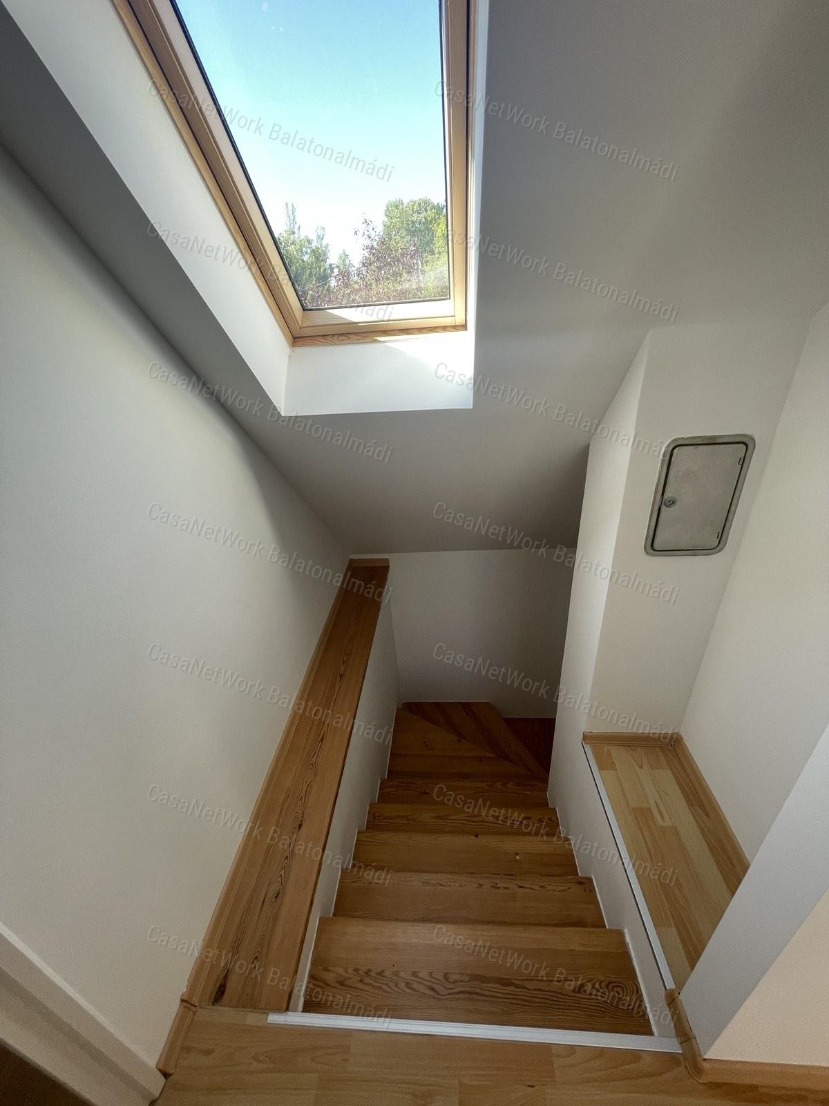 144 m²-es ikerház 600 méterre a szabadstrandtól