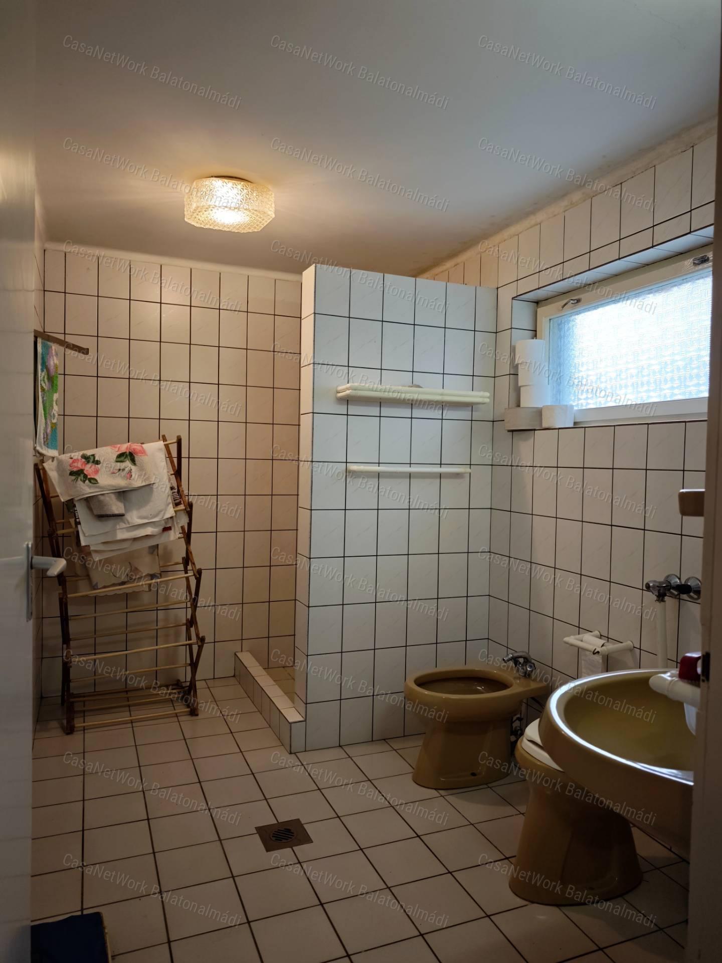 Felsőörsön tájpanorámás családi ház eladó