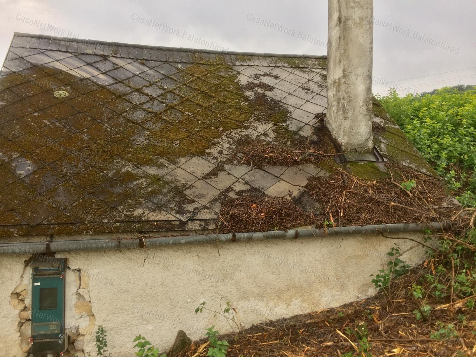 Részpanorámás Pince-présház