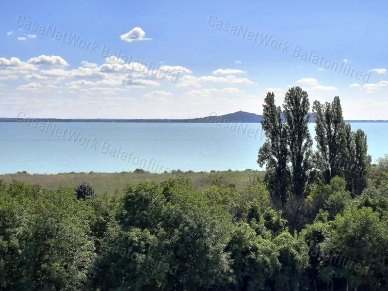 PANORÁMÁS, ÉPÍTHETŐ - eladó LAKÓÖVEZETI TELEK ÁBRAHÁMHEGYEN