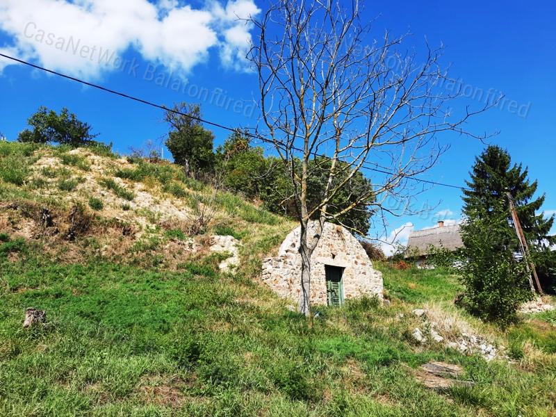 PANORÁMÁS, ÉPÍTHETŐ - eladó LAKÓÖVEZETI TELEK ÁBRAHÁMHEGYEN