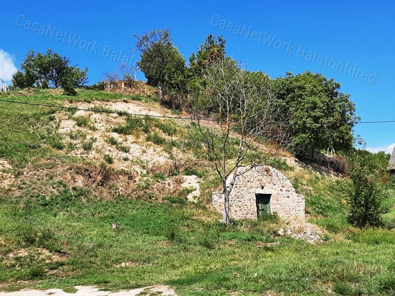 PANORÁMÁS, ÉPÍTHETŐ - eladó LAKÓÖVEZETI TELEK ÁBRAHÁMHEGYEN