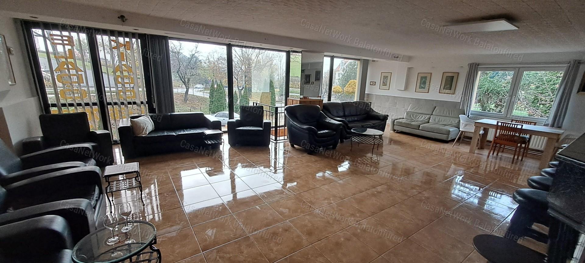 Balatonfüred belvárosában ELADÓ CSALÁDI HÁZ!