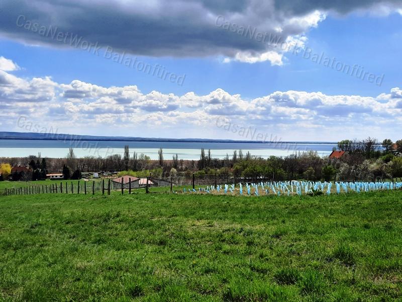 ÖRÖKPANORÁMA kedvelőinek - eladó ZÁRTKERT BALATONRENDESEN