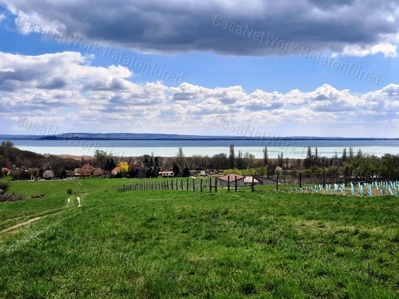 ÖRÖKPANORÁMA kedvelőinek - eladó ZÁRTKERT BALATONRENDESEN