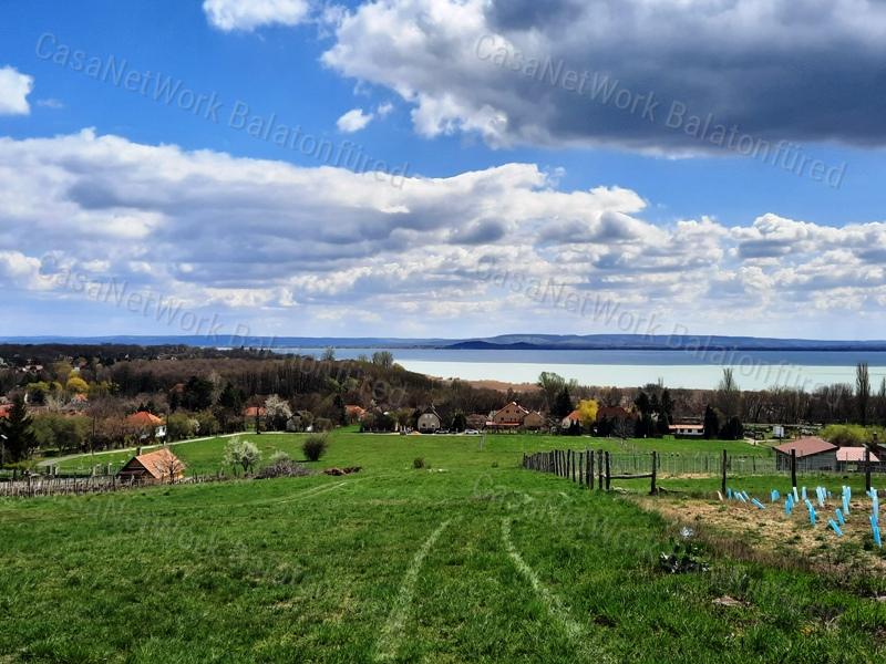 ÖRÖKPANORÁMA kedvelőinek - eladó ZÁRTKERT BALATONRENDESEN