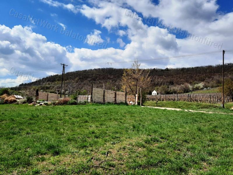 ÖRÖKPANORÁMA kedvelőinek - eladó ZÁRTKERT BALATONRENDESEN