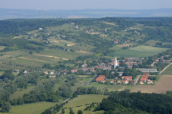 Nivegy - völgy domboldalában