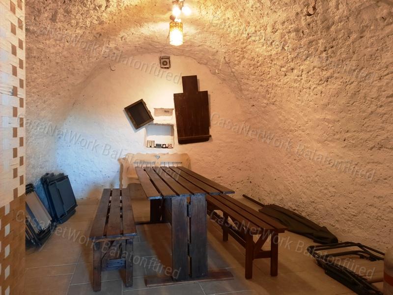 ÖRÖK SZUPERPANORÁMÁS- eladó GAZDASÁGI ÉPÜLET MONOSZLÓN