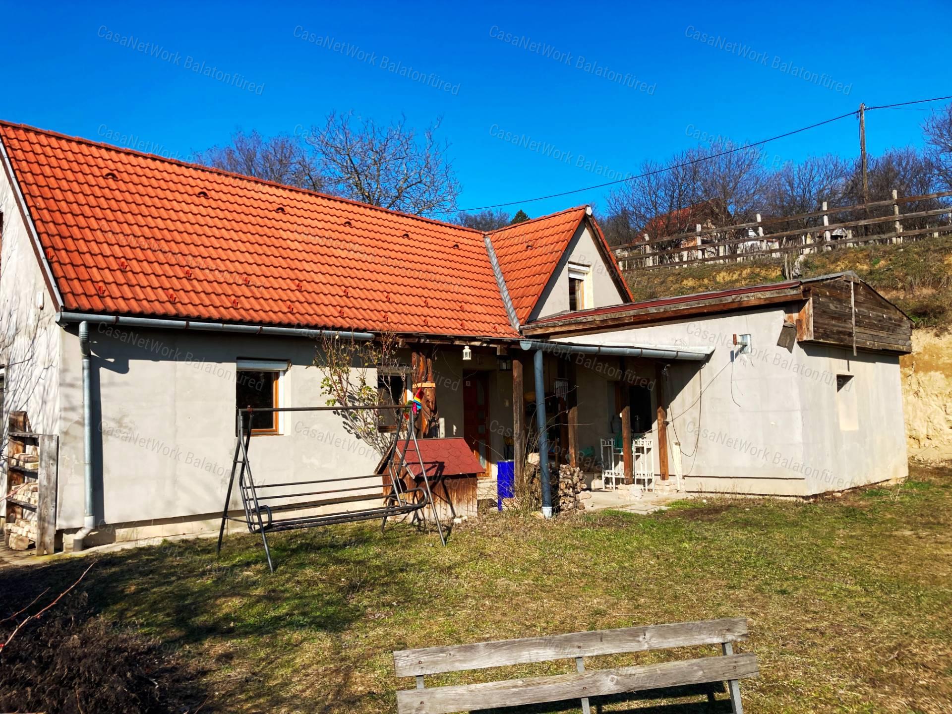 Eladó nyaraló Balatonszőlősön