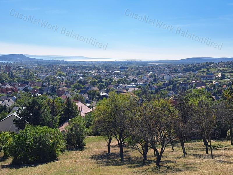 Körpanorámás , építhető - eladó ZÁRTKERT BALATONFÜREDEN