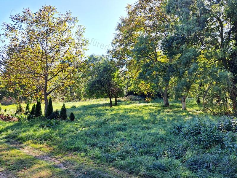 Lakóövezetben található - eladó ZÁRTKERT BALATONFÜREDEN