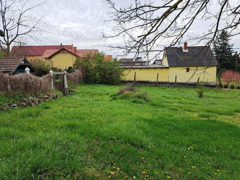 Tájpanorámás, építhető - eladó ÉPÍTÉSI TELEK BADACSONYTÖRDEMICEN