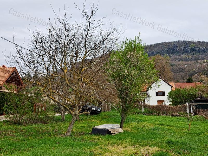 Tájpanorámás, építhető - eladó ÉPÍTÉSI TELEK BADACSONYTÖRDEMICEN