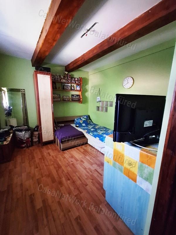 Két különálló lakással -eladó CSALÁDI HÁZ BALATONFÜREDEN