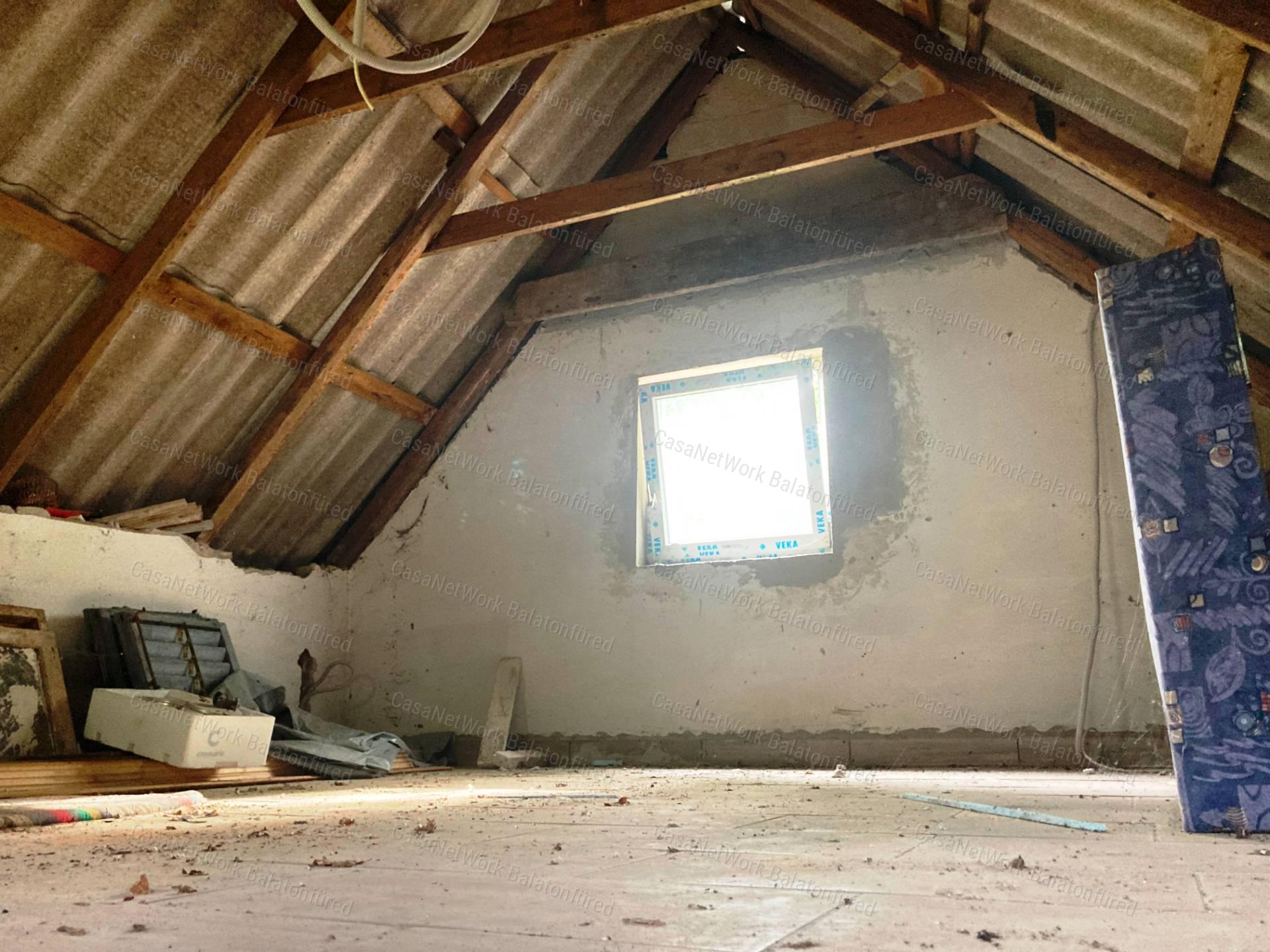 Csendes, természetközeli -eladó GAZDASÁGI ÉPÜLET PÉCSELYEN