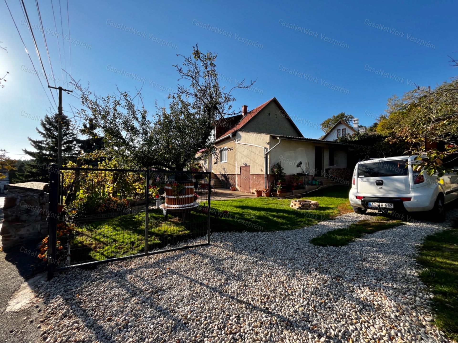 Örök panorámás - eladó CSALÁDI HÁZ BALATONSZEPEZDEN