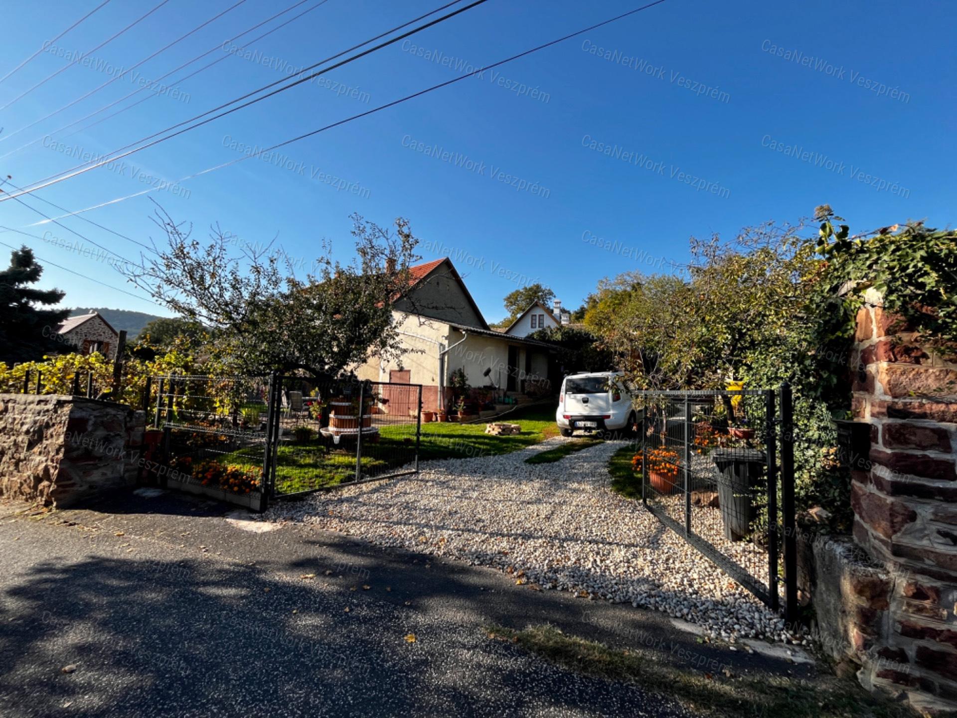 Örök panorámás - eladó CSALÁDI HÁZ BALATONSZEPEZDEN