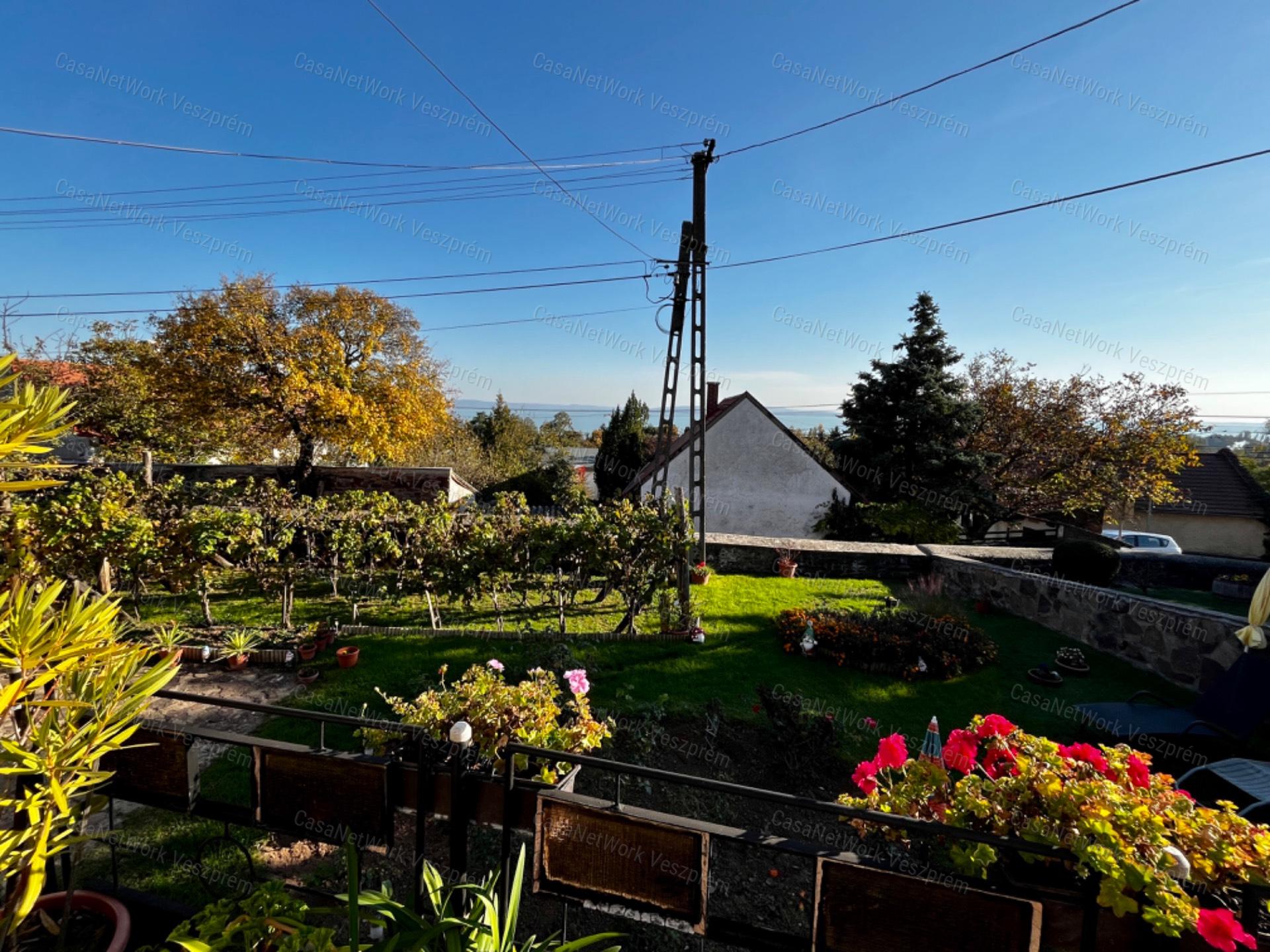 Örök panorámás - eladó CSALÁDI HÁZ BALATONSZEPEZDEN