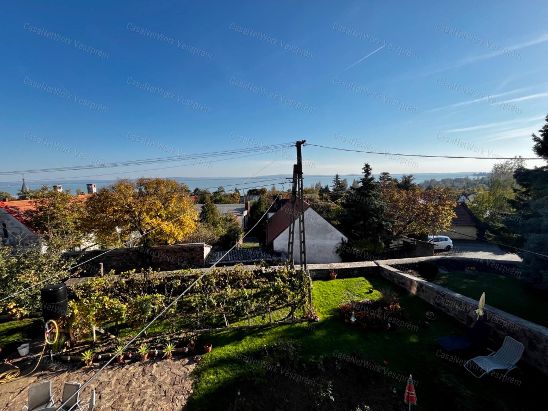 Örök panorámás - eladó CSALÁDI HÁZ BALATONSZEPEZDEN