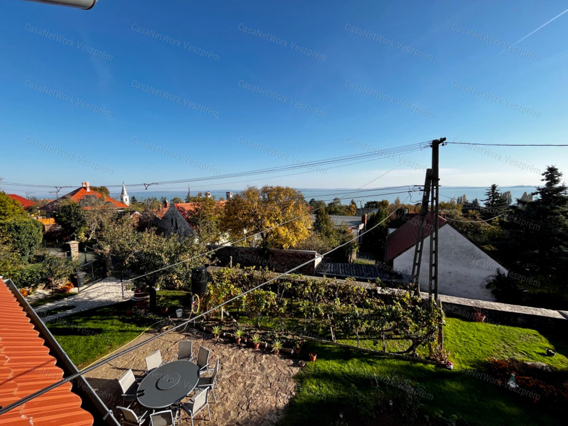 Örök panorámás - eladó CSALÁDI HÁZ BALATONSZEPEZDEN