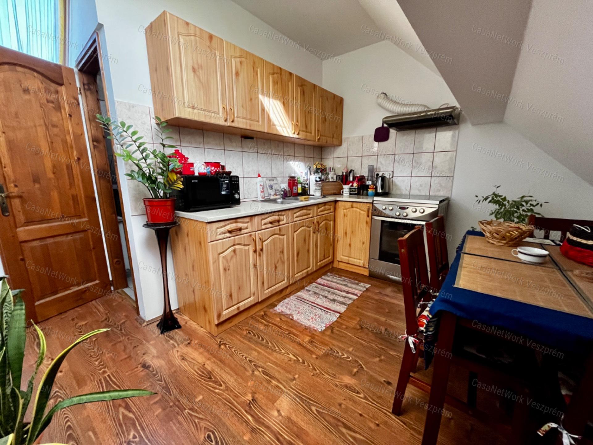 Örök panorámás - eladó CSALÁDI HÁZ BALATONSZEPEZDEN