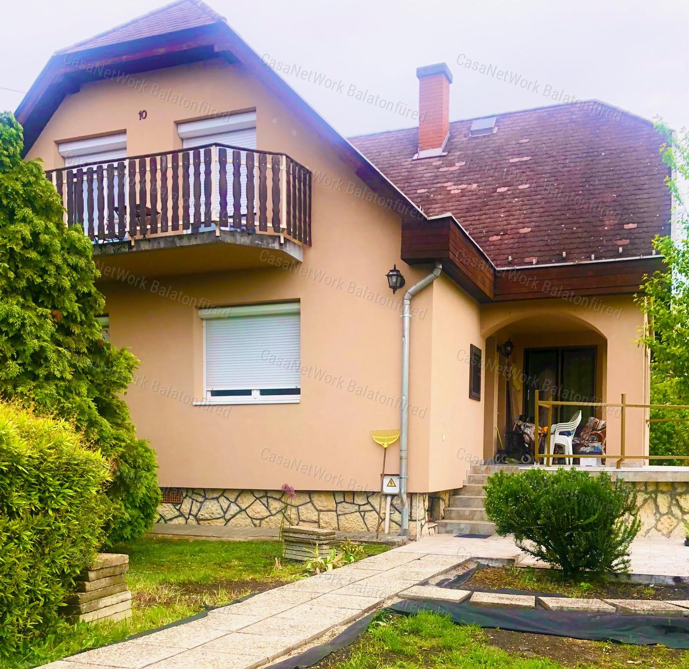 Balatoni Rész Panorámás patak parti Családi ház