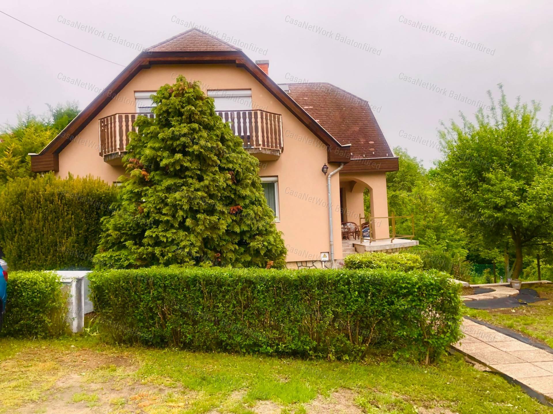 Balatoni Rész Panorámás patak parti Családi ház