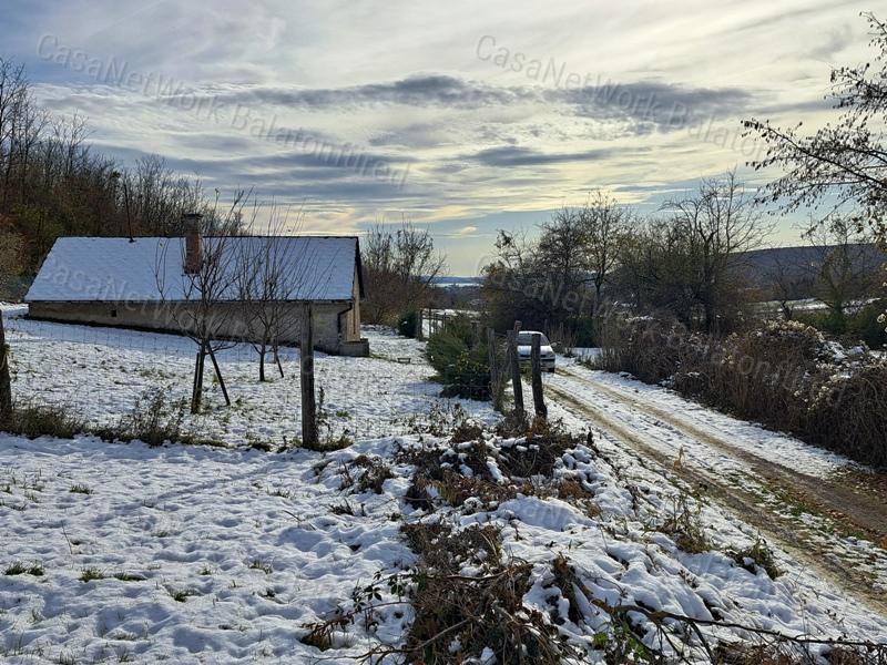 Természet közeli lehetőség -eladó GAZDASÁGI ÉPÜLET BALATONCSICSÓN