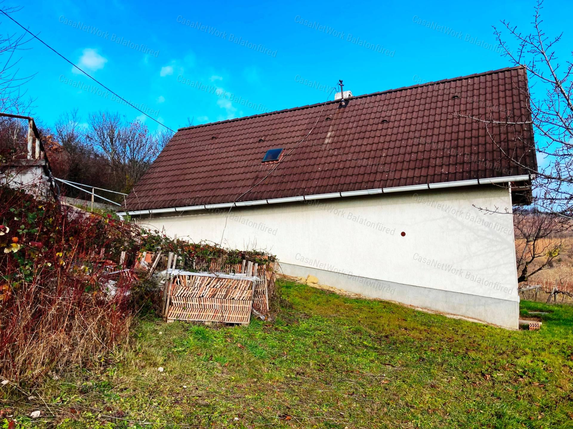 Tökéletes panorámás bővíthető nyaraló Balatonszőlősön