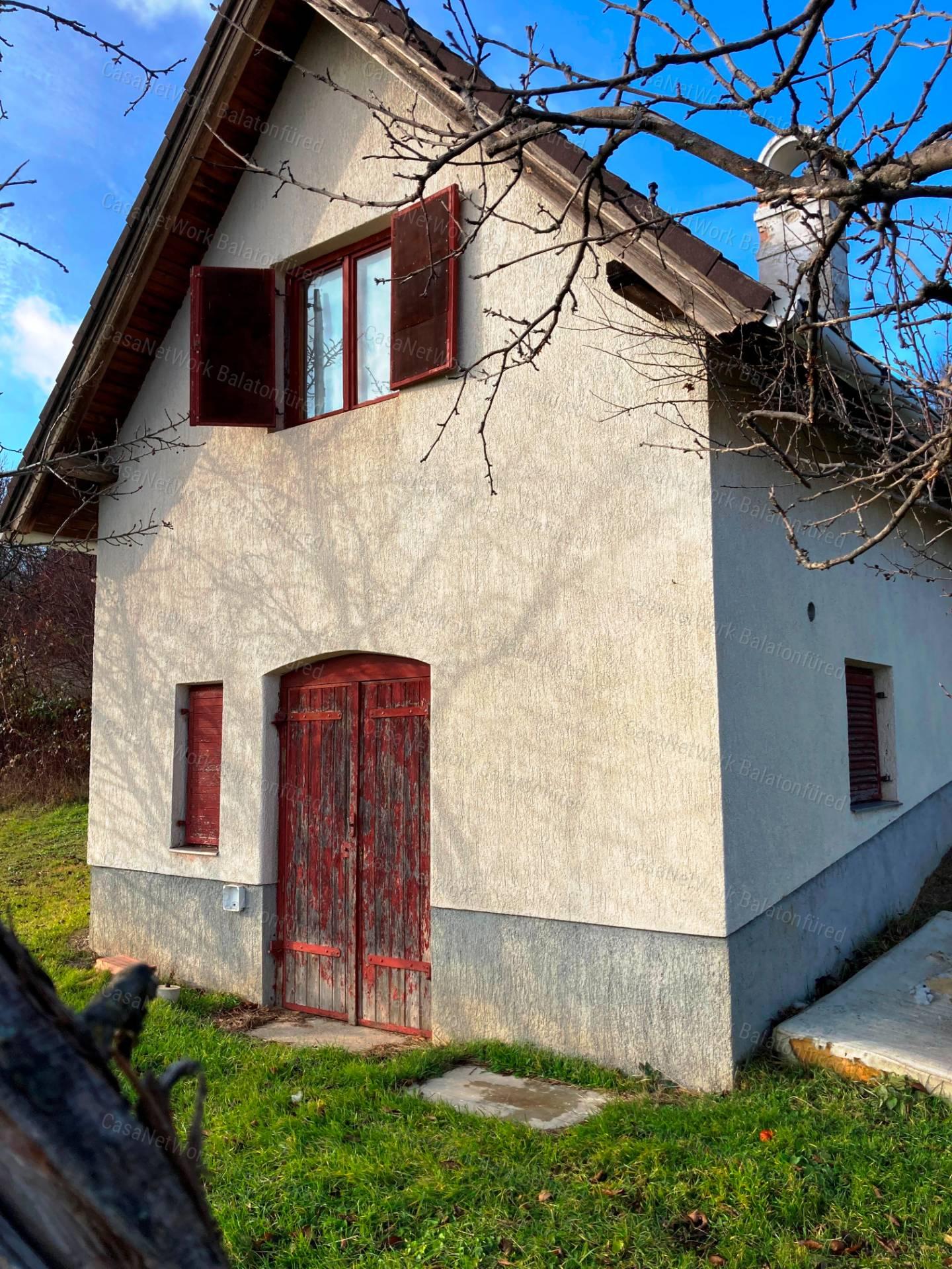 Tökéletes panorámás bővíthető nyaraló Balatonszőlősön