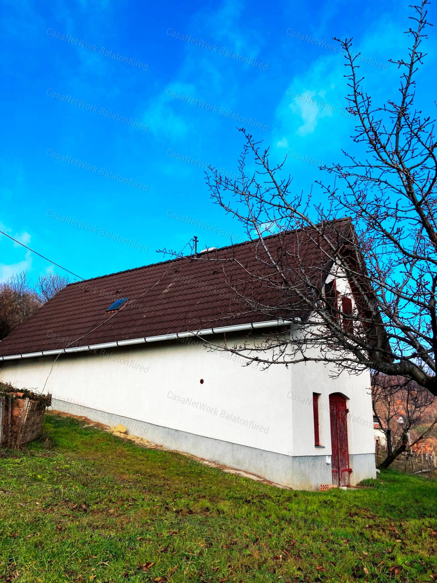 Tökéletes panorámás bővíthető nyaraló Balatonszőlősön