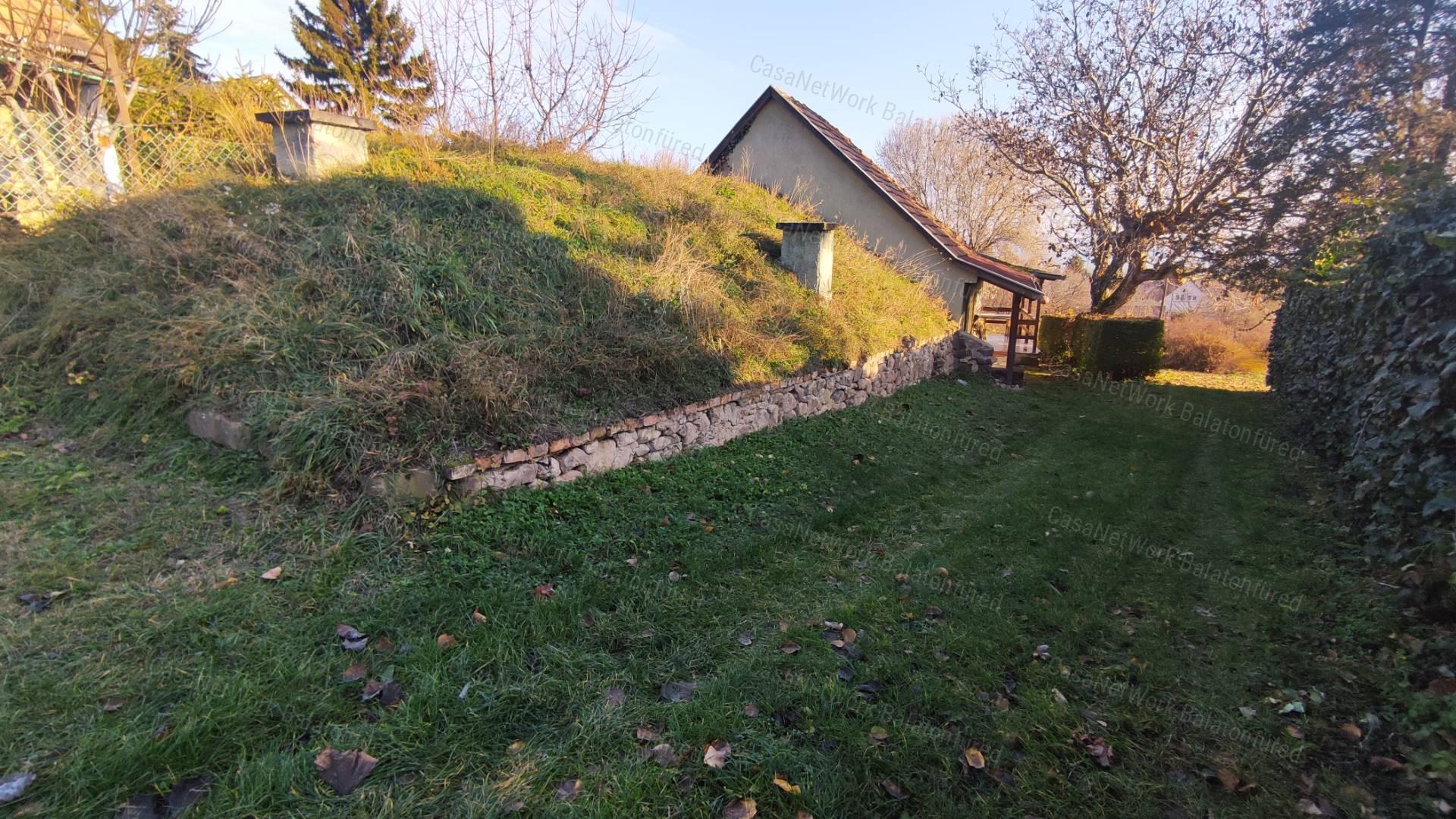 Gyönyörű kilátással balatonalmádi lakóövezeti telek