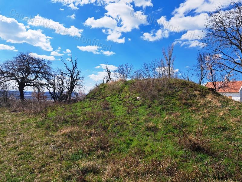 Építhető, tájpanorámás- eladó MEZŐGAZDASÁGI TERÜLET KÖVESKÁLON