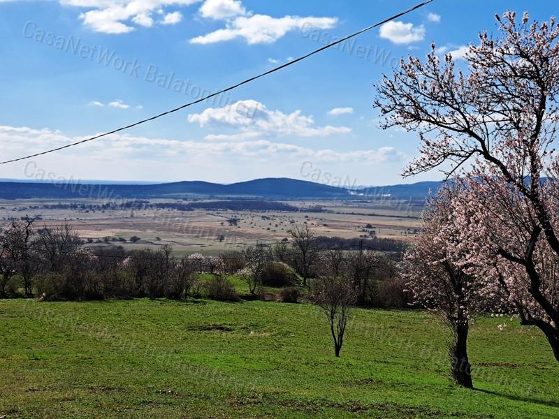 Építhető, tájpanorámás- eladó MEZŐGAZDASÁGI TERÜLET KÖVESKÁLON