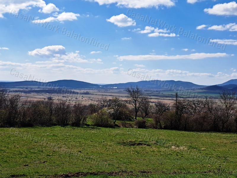 Építhető, tájpanorámás- eladó MEZŐGAZDASÁGI TERÜLET KÖVESKÁLON