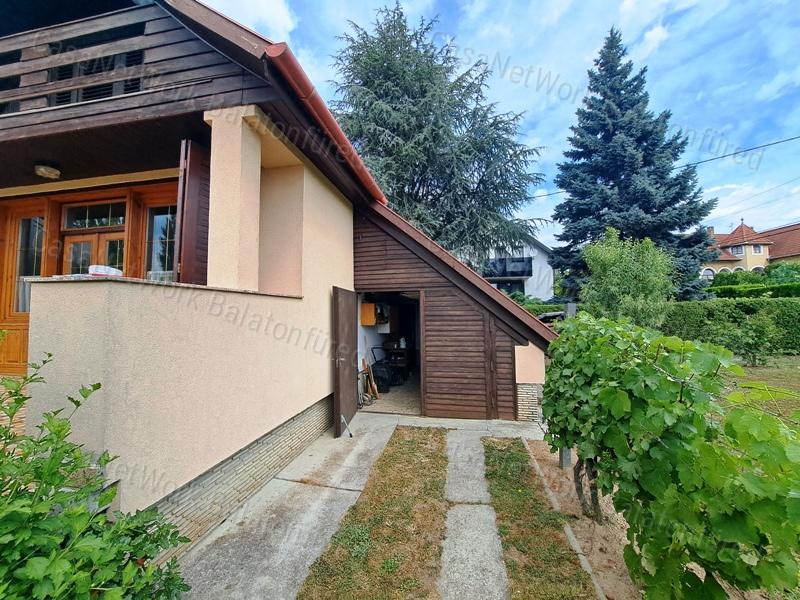 CSALÁDI HÁZNAK , NYARALÓNAK- eladó ÜDÜLŐ ÁBRAHÁMHEGYEN