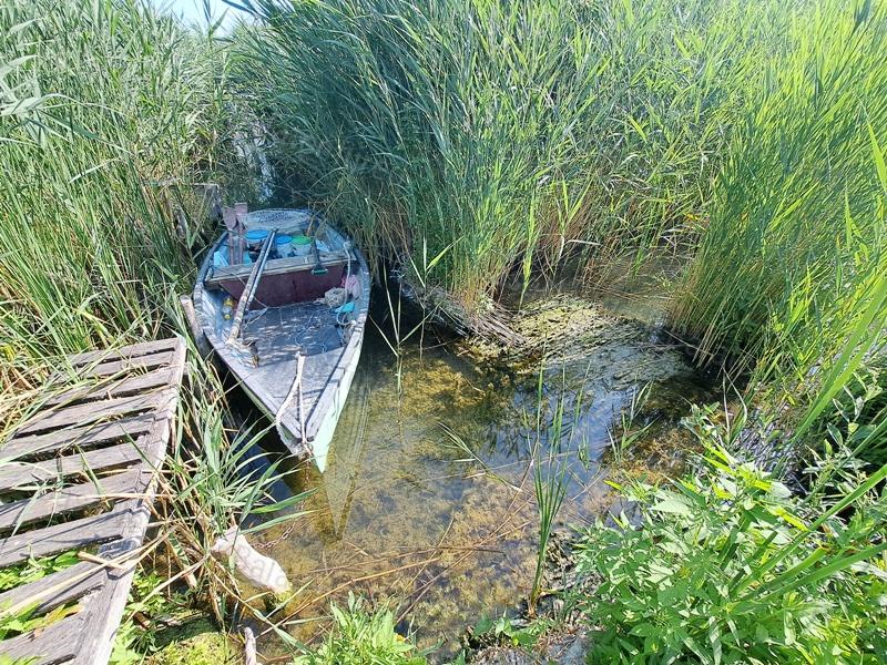 Horgászoknak ideális - eladó vízparti ingatlan BALATONAKALIBAN