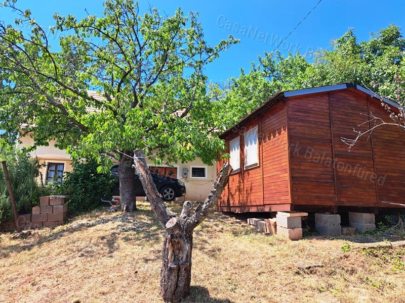 Részpanorámás,kedvező lokációban- eladó NYARALÓ CSOPAKON