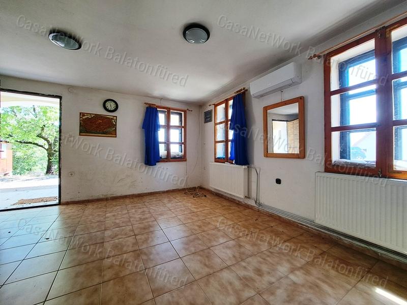 Részpanorámás,kedvező lokációban- eladó NYARALÓ CSOPAKON