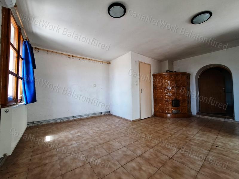 Részpanorámás,kedvező lokációban- eladó NYARALÓ CSOPAKON