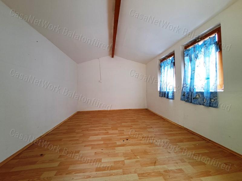 Részpanorámás,kedvező lokációban- eladó NYARALÓ CSOPAKON