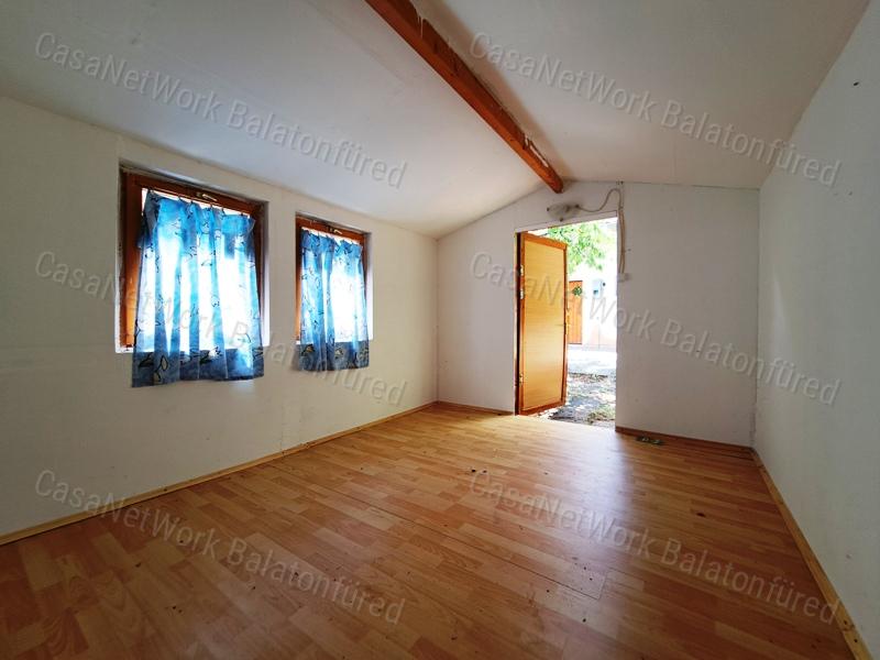 Részpanorámás,kedvező lokációban- eladó NYARALÓ CSOPAKON
