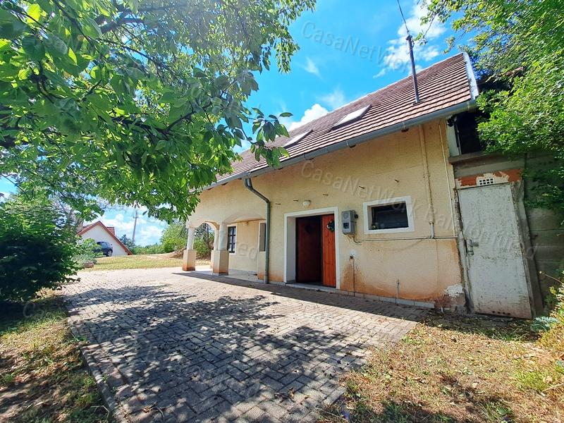 Részpanorámás,kedvező lokációban- eladó NYARALÓ CSOPAKON