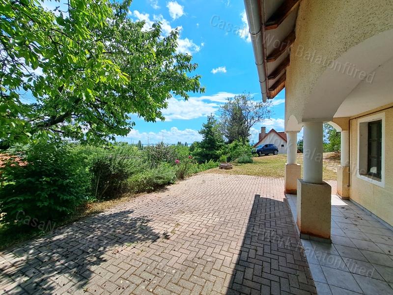 Részpanorámás,kedvező lokációban- eladó NYARALÓ CSOPAKON