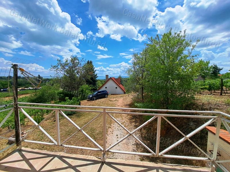 Részpanorámás,kedvező lokációban- eladó NYARALÓ CSOPAKON